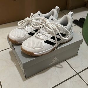 Brand new Adidas Ligra 7 kids, size: 3 with box